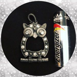 🦉Beautiful Silver Owl Pendant w/Crystals🦉